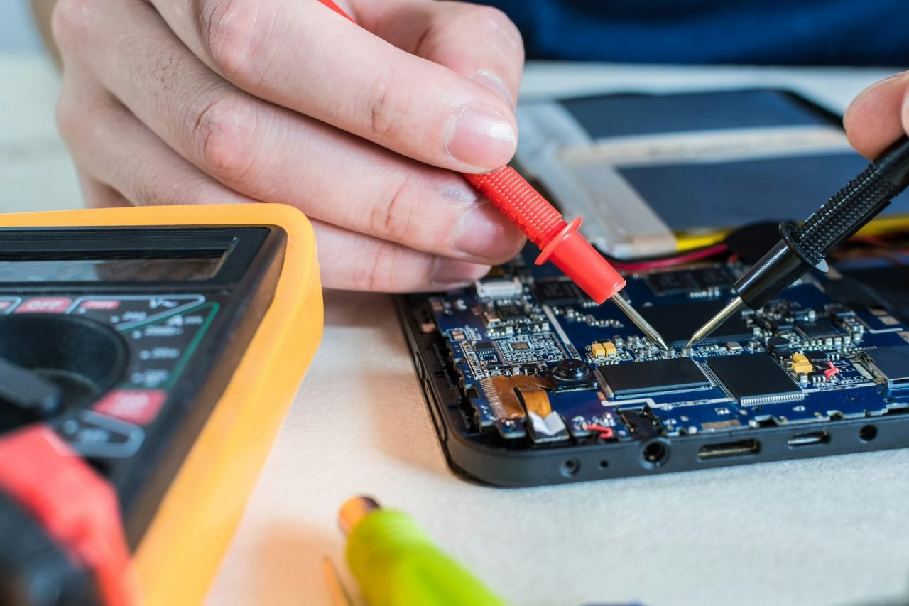 close-up-shot-of-smart-phone-and-tablet-repair-in-a-technology